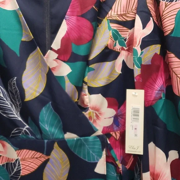 Floral Faux Wrap Dress - Picture 6 of 8